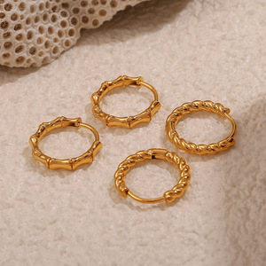 Pendientes de Aro Geométricos de Acero Inoxidable Chapados en Oro, Joyería Moderna de Diseño Minimalista para Mujer - Product Image 2