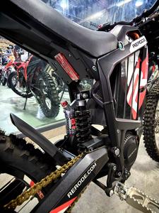 Motocicleta Eléctrica de Motocross RERODE R1 Pro, 10KW, Tracción Media, Moto de Carreras, 59kg, Motocicleta Todoterreno para Adultos con Suspensión de 200mm de Recorrido Largo - Product Image 3