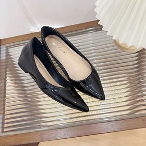 รองเท้าส้นเตี้ยทรงแหลมสีแดงเชอร์รี่ เพิ่มความสูง 5 ซม. สวมใส่สบายทุกวัน สีพื้น รองเท้าผู้หญิง - Product Image 2