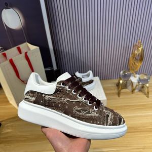 Zapatos de Diseñador McQueenes de Alta Gama, Zapatillas Clásicas Transpirables de Moda, Estilo Vaquero, Zapatos Personalizados de Marca Famosa para Caminar, Estilo Masculino - Product Image 4