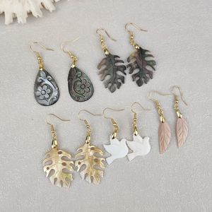 Vente chaude Naturel Noir Nacre Blanc Shell Colombe Fleur Boucles D'oreilles Pendantes Classique Plaqué Or Crochets Goutte D'eau Boucle D'oreille - Product Image 3