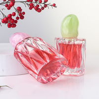 Flacons de parfum uniques en verre transparent facetté de 50 ml avec bouchon irrégulier en résine, idéal pour le stockage de parfums de luxe