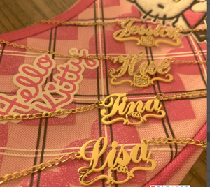 사용자 정의 스테인레스 스틸 금도금 만화 편지 펜던트 목걸이 개인화 된 패션 체인 보석 남여 공용 도매 선물 - Product Image 3