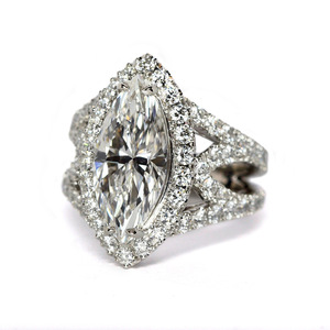 Anello di Moda con Zircone Taglio Marquise, Elegante Gioiello da Donna per Fidanzamento e Proposta di Matrimonio - Product Image 3
