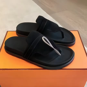 Zapatos de Diseñador de Lujo para Hombre, Chanclas de Playa para Exteriores, Pantuflas de Cuero PU para Mujer, Sandalias Planas, Zapatos Casuales para Caminar - Product Image 1