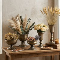 Vase en fer vintage antique à double poignée en spirale et gobelet à tige torsadée haute, pots de fleurs métalliques pour centre de table de mariage