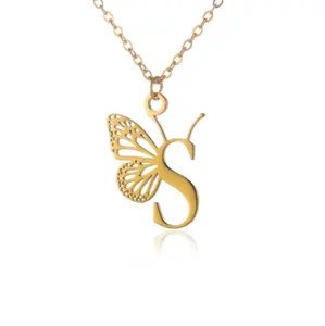 Pingente inicial de borboleta do alfabeto, aço inoxidável feminino dourado 2022
