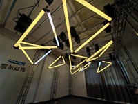Système de treuil cinétique DMX RGB 3D Triangle LED cinétique