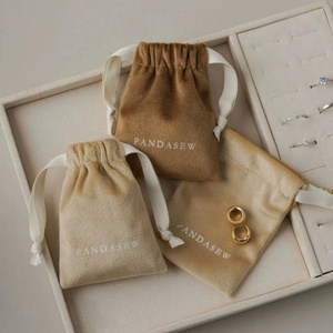 Sac à cordon en velours pour bijoux et montres, avec poche, petite taille, personnalisable avec logo imprimé ou estampé - Product Image 2