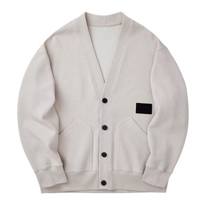 Maglione Cardigan lavorato a <span class=keywords><strong>maglia</strong></span> da uomo a manica lunga <span class=keywords><strong>con</strong></span> scollo a V <span class=keywords><strong>con</strong></span> ricamo autunno inverno bianco lavorato a <span class=keywords><strong>maglia</strong></span> - Product Image 1