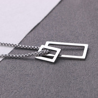 Colliers et foulards tendance personnalisés unisexes avec pendentif carré géométrique simple et élégant pour couples