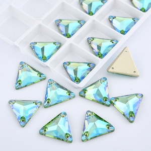 OLeeya Meilleures ventes Strass triangulaires personnalisés en verre à coudre, Pierres à coudre en cristal pour vêtements - Product Image 5