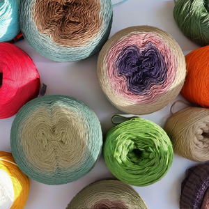 Hilo de Algodón 100% Peinado Teñido a Mano con Plantas Naturales, Ecológico para Bolsos y Chales de Ganchillo, Tejido y Costura - Product Image 2