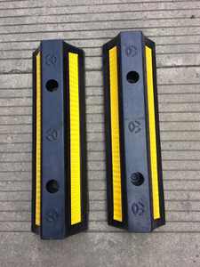 Butée de roue en caoutchouc pour parking, butée de roue de <span class=keywords><strong>voiture</strong></span> en caoutchouc avec bandes réfléchissantes - Product Image 5