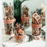 Diffuseur décoratif à la maison de luxe d'aromathérapie d'huile essentielle de parfum de plante d'ornements de bouteille en verre de roseau