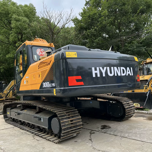Excavatrice sur chenilles hydraulique Hyundai 305LC-7 de 30 tonnes avec moteur et pompe, peinture d'origine, modèle 2024, à vendre - Product Image 2