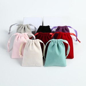 Pochette en velours personnalisée avec cordon de serrage et ruban en satin, sac cadeau multicolore doux pour l'emballage d'huiles essentielles, de savons et de cosmétiques - Product Image 2
