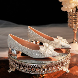 3333D-002 Sandalias de Tacón Bajo con Punta Puntiaguda y Adorno de Lazo, Elegantes y Cómodas para Bodas y Fiestas - Product Image 4