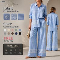 Ensemble 2 pièces personnalisé pour femme, bleu clair, en polyester et coton, avec broderie blanche, col et boutons sur le devant, manches longues et pantalon large