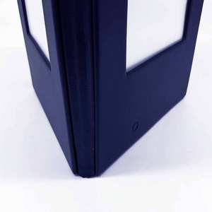 Soporte de mesa giratorio de 3 vistas con cubierta de menú iluminada con luz LED para restaurante, bar, discoteca, en cuero azul oscuro del fabricante. - Product Image 4