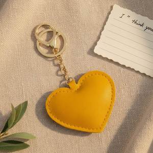 Llavero de Cuero PU Color Caramelo con Forma de Corazón, Colgante de Corazón, Pequeños Accesorios, Regalo para Mejor Amiga, Venta al por Mayor - Product Image 3