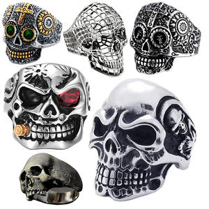 Nuovo Anello Vintage con Teschio Color Argento, Gioiello Punk Gotico Rock Roll da Uomo, Anello Regalo Stile Biker - Product Image 1