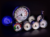 Manomètre à diaphragme HM à installation verticale, pression positive 7,25-10 psi, montage inférieur, verre acrylique, cadran en acier inoxydable