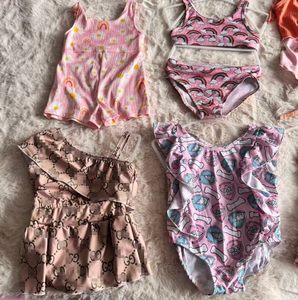 Costume da bagno intero per bambina W57 personalizzato all'ingrosso, estivo, con stampa leopardata e floreale, monospalla con bretelle - Product Image 3