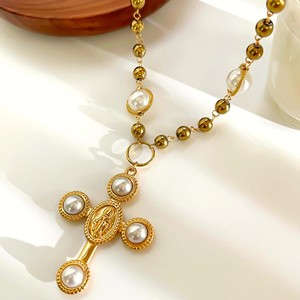 Collier pour femmes YF8259, tendance automne-hiver, croix incrustée de perles rondes, plaqué or 18 carats, acier inoxydable imperméable - Product Image 4