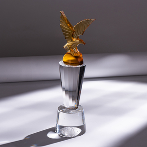 Escultura de Cristal K9 Creativa con Forma de Pájaro en Vuelo, Logotipo Personalizado para Empresas, Apreciación a los Empleados, Decoración de Oficina - Product Image 1