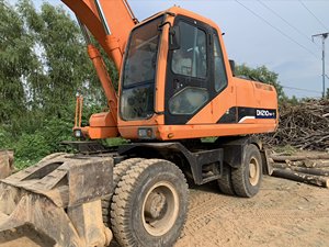 Excavatrice sur chenilles Hyundai 210W-7 d'occasion, 21 tonnes, robuste, fabriquée en Corée du Sud, à bon prix - Product Image 3
