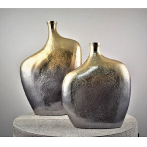 Juego de 2 Jarrones Decorativos de Metal, Forma Irregular, Acabado Dorado y Plateado, Adornos Modernos para el Hogar - Product Image 1