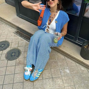 Vente en gros pour boutiques : Nouveau <span class=keywords><strong>gilet</strong></span> <span class=keywords><strong>cardigan</strong></span> court en maille sans manches avec poches, style européen et américain, collection Automne Hiver 2025 pour femme - Product Image 4