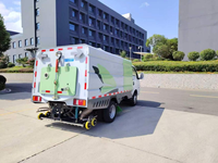 Camion balayeuse-laveuse routière diesel 4,5T |   Véhicule compact de nettoyage urbain à 2 essieux pour les espaces étroits et l'assainissement communautaire