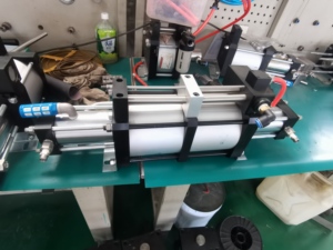 Pompe de surpression pneumatique à piston 100 modèles, actionnée par l'air, pour Argon, Oxygène, Azote, Hélium, Capacité 35-800 bars - Product Image 2