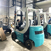 Chariot élévateur électrique Heli de 3 tonnes avec rotateur à pinces pour la manutention de fûts et de barils dans les centres logistiques, chariot élévateur à 4 roues
