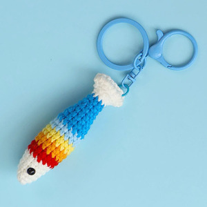 Nouveaux jouets en crochet amigurumi colorés, porte-clés animaux, mini porte-clés en forme de poisson arc-en-ciel tricoté, breloques faites à la main pour étuis d'écouteurs - Product Image 6