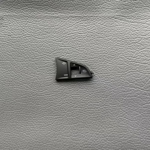 ใช้ได้กับฝาครอบปุ่มพวงมาลัยมัลติฟังก์ชั่นของ Skoda Octavia, Superb, Kodiaq, Fabia และ Rapid - Product Image 3