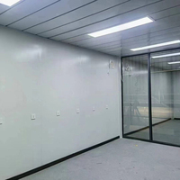 Maison conteneur préfabriquée en acier sur mesure, à montage rapide, avec mur-rideau en verre, pour bureau, atelier ou habitation isolée.