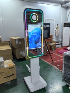 Machine Photobooth avec écran tactile, appareil <span class=keywords><strong>photo</strong></span> reflex numérique et miroir LED <span class=keywords><strong>de</strong></span> 21,5 pouces - Product Image 5