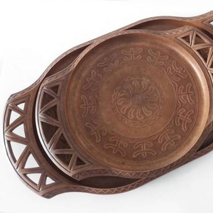 Plateau de Service Vintage Italien Sculpté en Métal en Laiton Nouveau Design Vaisselle de Table Plateau de Service à la Mode de Haute Finition - Product Image 1