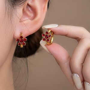 Boucles d'oreilles en acier inoxydable plaqué or avec fleur en zirconium - Product Image 2