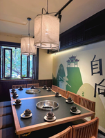 Ensemble de table de barbecue coréen haut de gamme avec hot pot sans fumée intégré, sièges et chariots en bois assortis pour restaurant asiatique