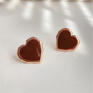 Orecchini a perno con cuore irregolare smaltato e bordo in metallo, gioielli da donna dolci ed eleganti per tutti i giorni - Product Image 5