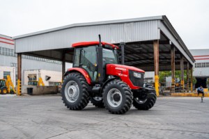 Trattore Yto Nuovo Modello Agricolo 110 CV per Lavori Pesanti con Set Completo di Accessori in Vendita - Product Image 4