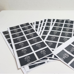 Meilleur prix pour des <span class=keywords><strong>autocollants</strong></span> personnalisés en feuille d'or résistants à l'eau, <span class=keywords><strong>autocollants</strong></span> adhésifs à forte force, étiquettes de logo pour flacons de parfum en verre - Product Image 6