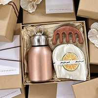 Ensemble de cadeaux de mariage éco-responsables et minimalistes personnalisés comprenant une bouteille isotherme, un peigne de massage, un masque pour les yeux, un cadeau de remerciement pour les invités