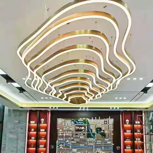 Lampe pendante annulaire en acrylique de conception moderne et simple suspendue lustre à anneaux circulaires à LED multicirculaires