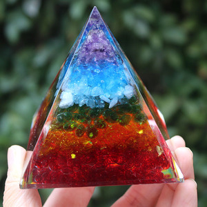 Pirámide de Cristal con Bobina de Latón y Resina Epoxi, Adorno Hecho a Mano para Decoración del Hogar, Torre de 7 Pisos Arcoíris - Product Image 3