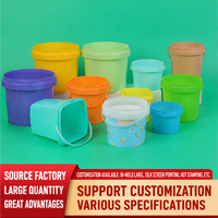 Seaux et fûts en plastique de qualité alimentaire bleus, blancs, bruns, roses, turquoise pour collations, fruits, confitures et boissons